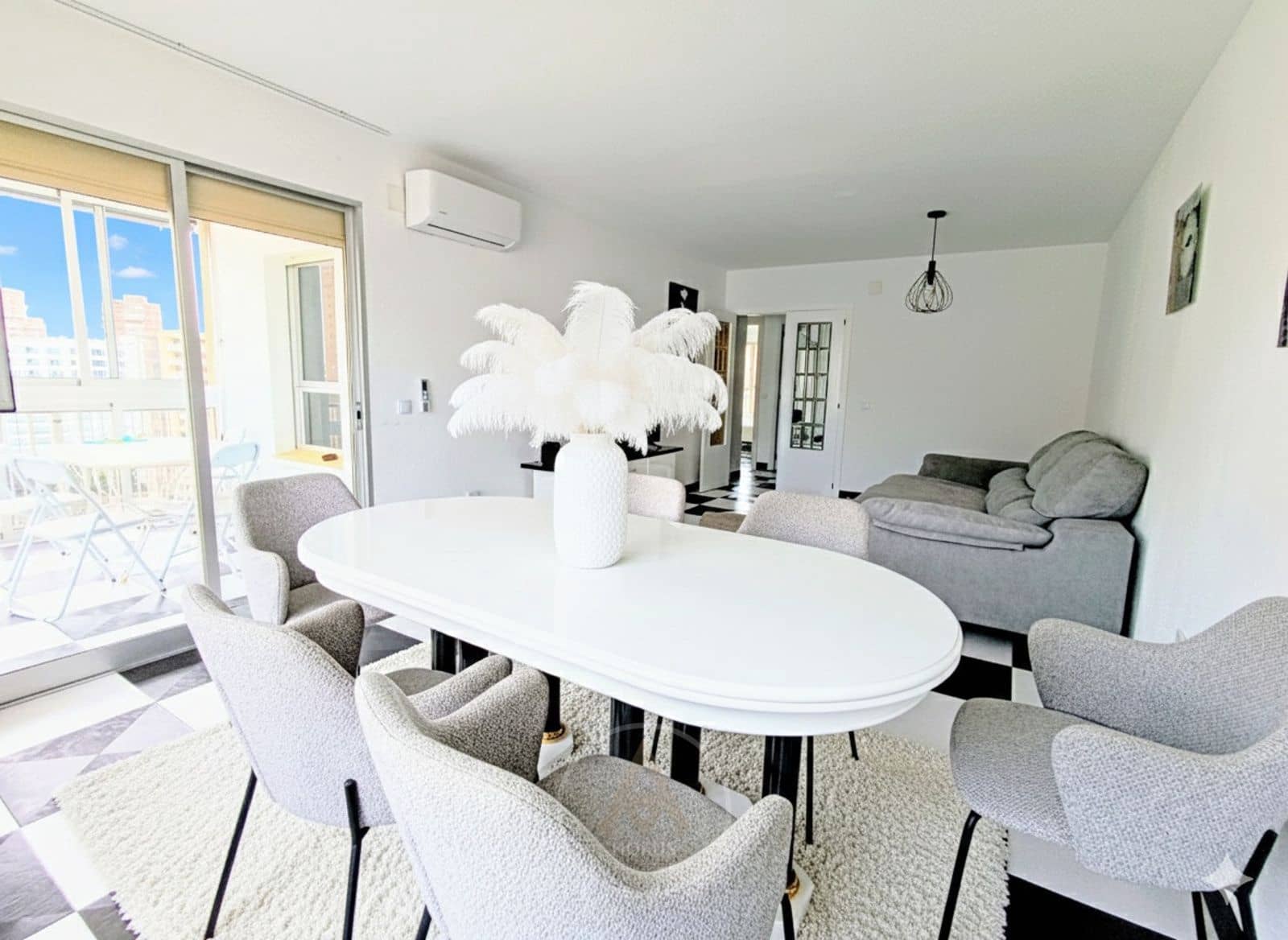 2 soverom Leilighet til leie i Benidorm med svømmebasseng garasje - € 1 550 (Ref: 9464979)