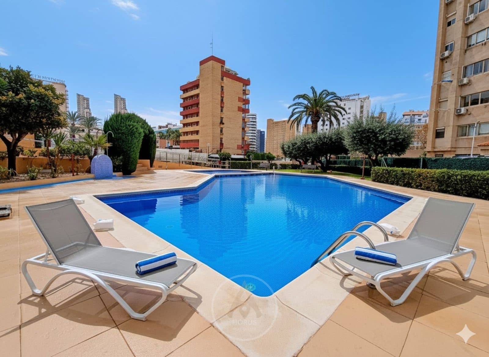 2 soverom Leilighet til leie i Benidorm med svømmebasseng garasje - € 1 550 (Ref: 9464979)