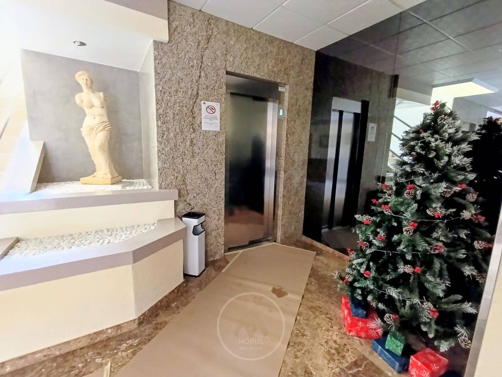 2 soverom Leilighet til leie i Benidorm med svømmebasseng garasje - € 1 550 (Ref: 9464979)