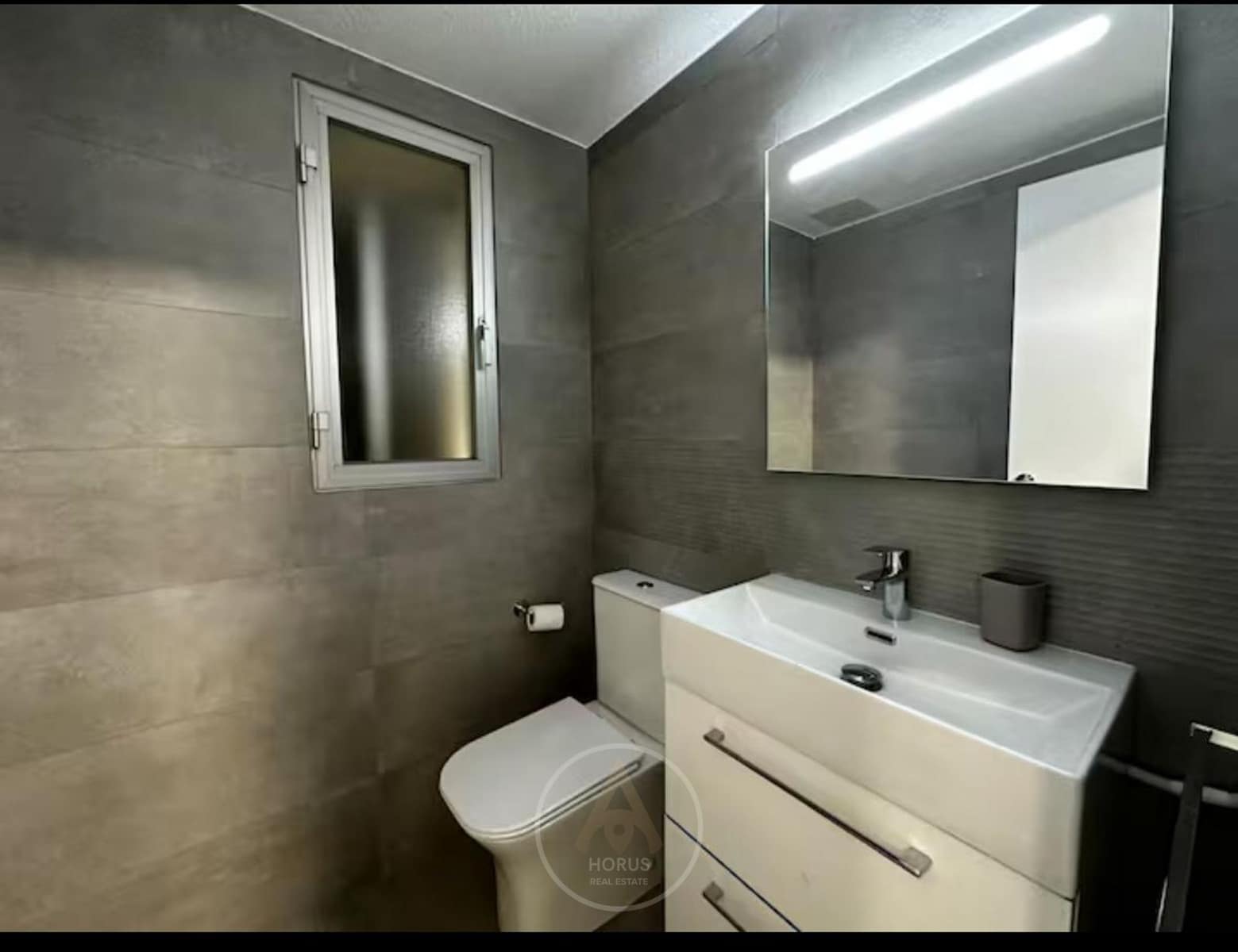 2 soverom Leilighet til leie i Benidorm med svømmebasseng garasje - € 1 550 (Ref: 9464979)