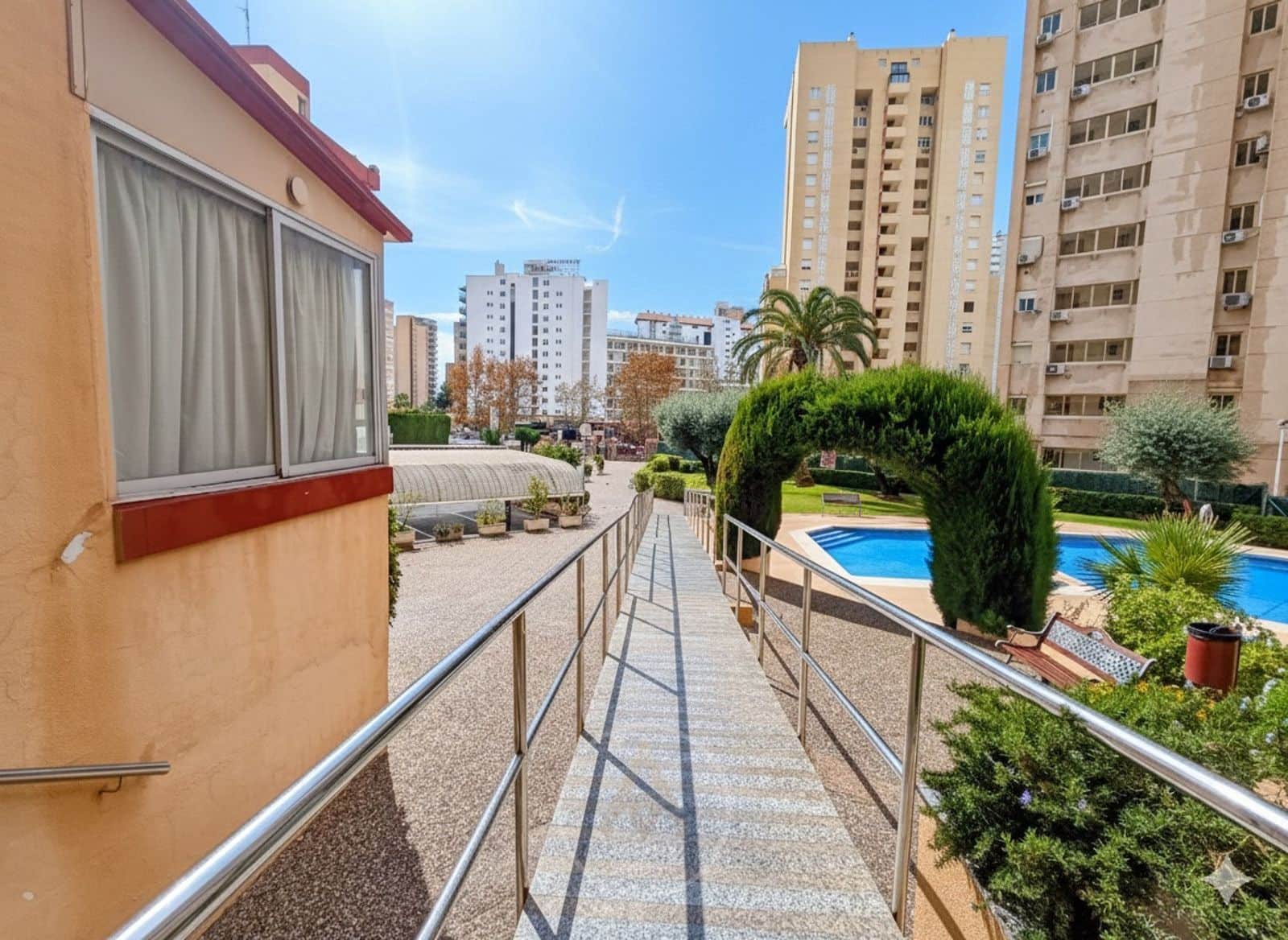 2 soverom Leilighet til leie i Benidorm med svømmebasseng garasje - € 1 550 (Ref: 9464979)