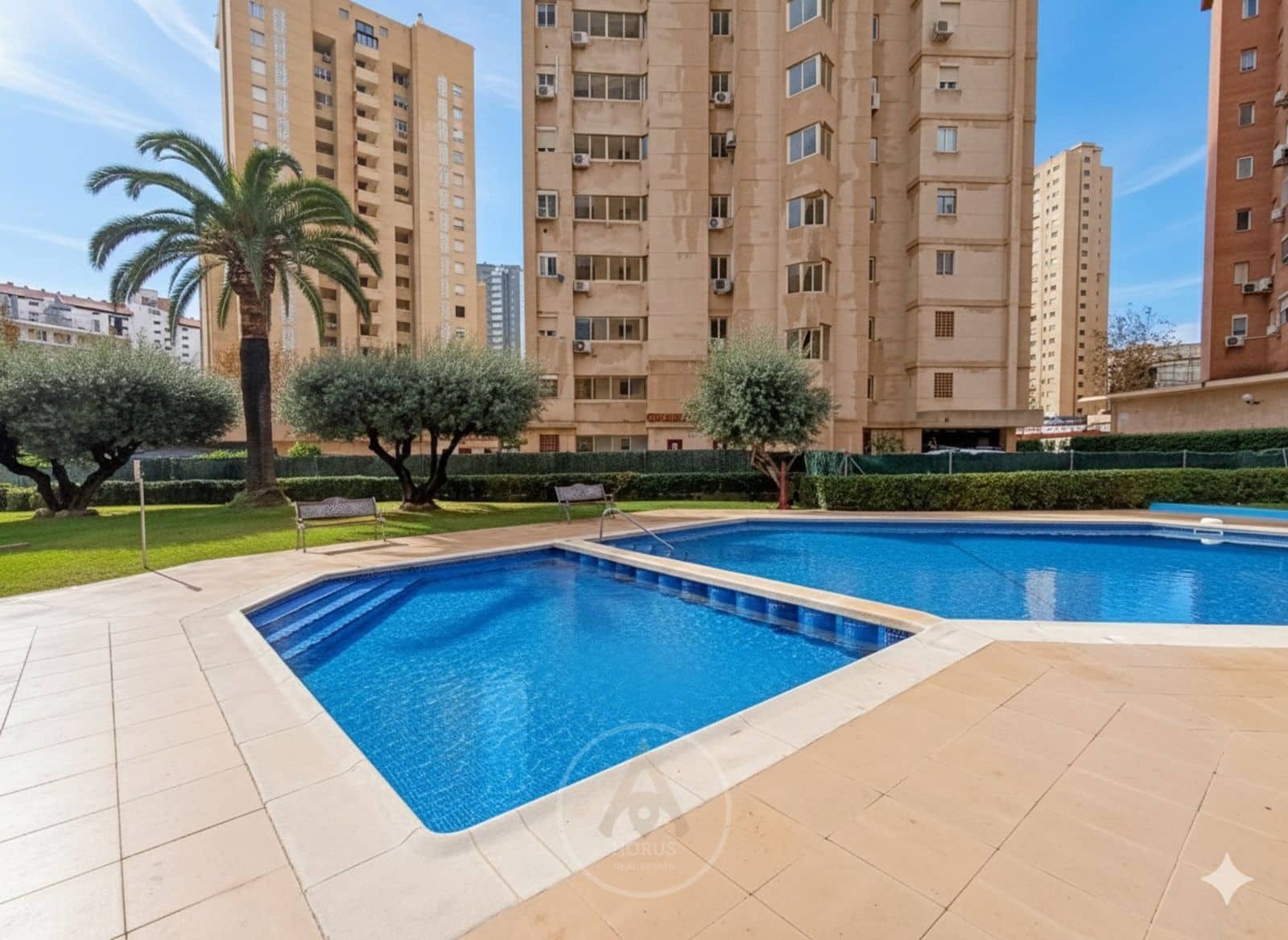 2 soverom Leilighet til leie i Benidorm med svømmebasseng garasje - € 1 550 (Ref: 9464979)