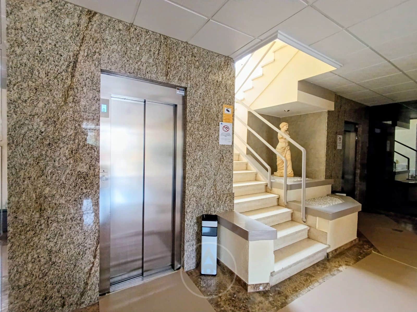 2 soverom Leilighet til leie i Benidorm med svømmebasseng garasje - € 1 550 (Ref: 9464979)