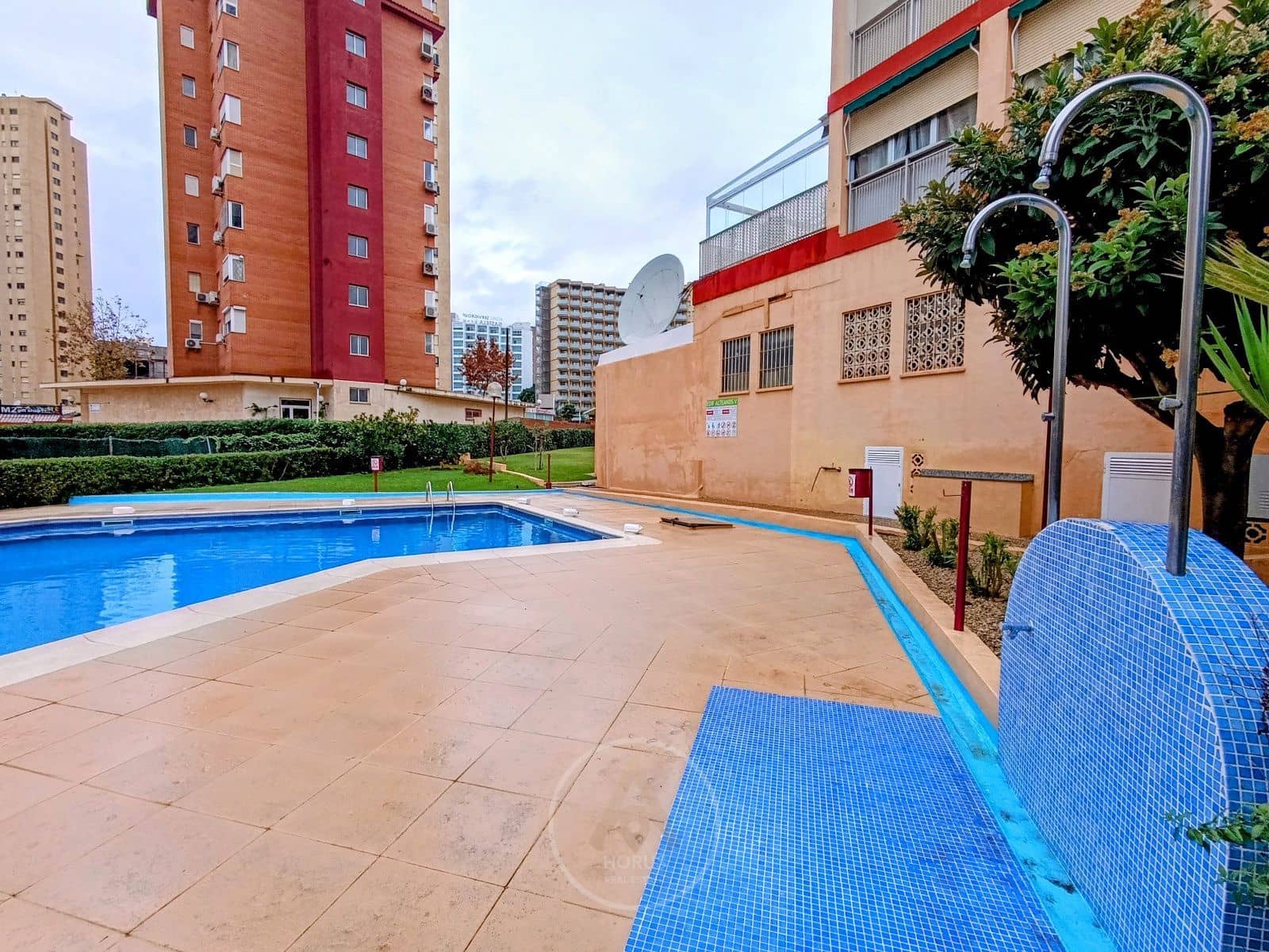 2 soverom Leilighet til leie i Benidorm med svømmebasseng garasje - € 1 550 (Ref: 9464979)