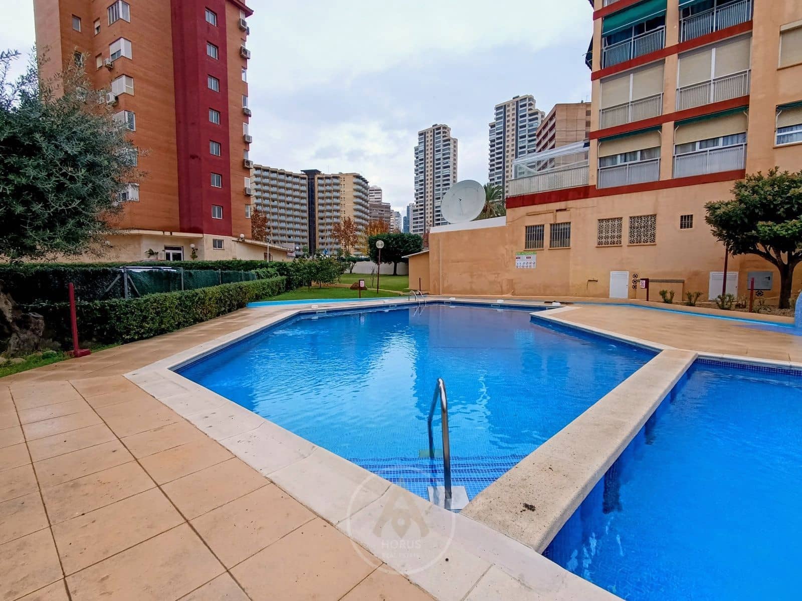 2 soverom Leilighet til leie i Benidorm med svømmebasseng garasje - € 1 550 (Ref: 9464979)
