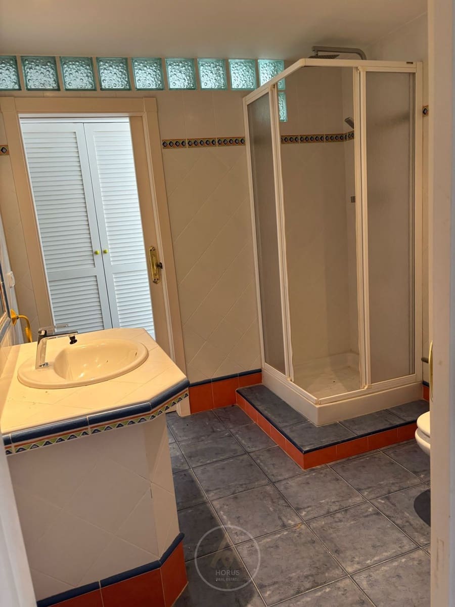 5 soverom Hus til salgs i El Campello med svømmebasseng garasje - € 715 000 (Ref: 9521112)