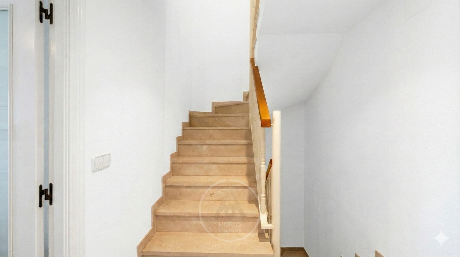 5 soverom Hus til salgs i El Campello med svømmebasseng garasje - € 715 000 (Ref: 9521112)