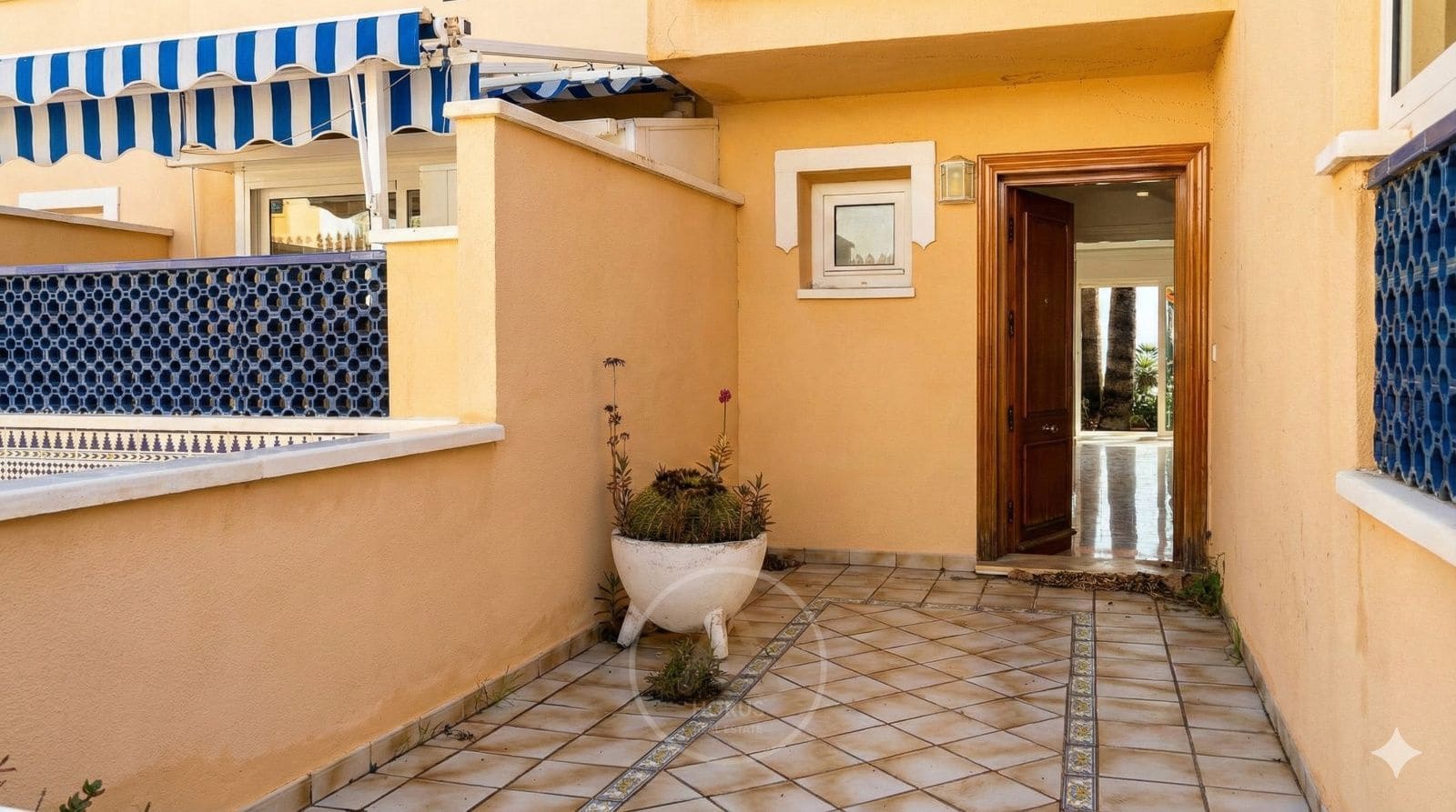 5 soverom Hus til salgs i El Campello med svømmebasseng garasje - € 715 000 (Ref: 9521112)