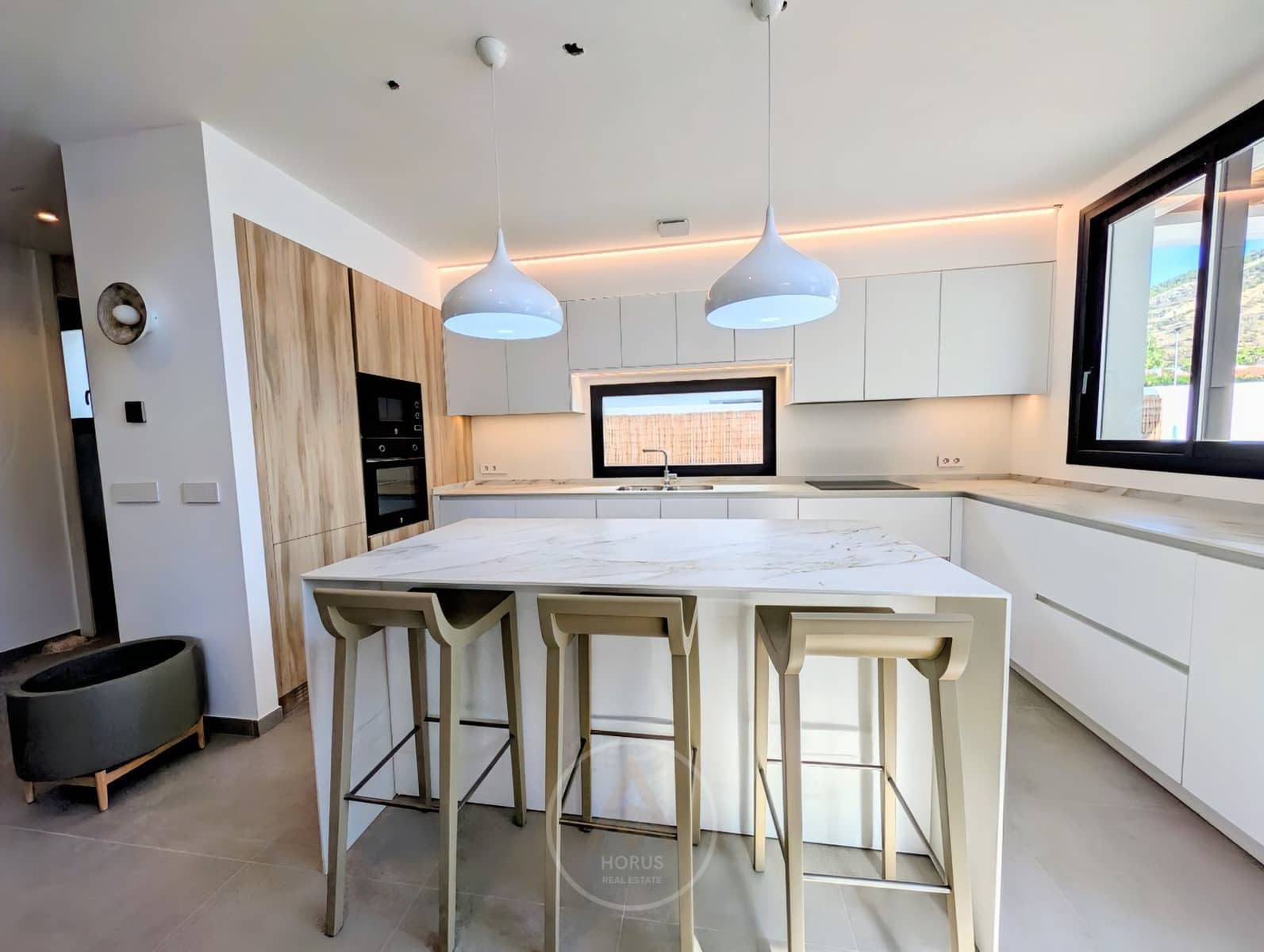 4 bedroom Villa for sale in Alfaz del Pi / L'Alfas del Pi with pool garage - € 875,000 (Ref: 9523922)