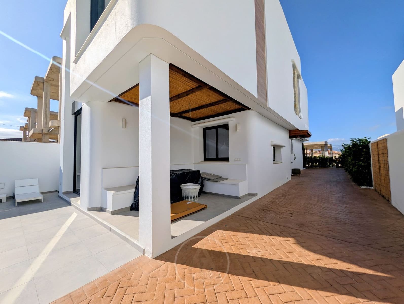 4 bedroom Villa for sale in Alfaz del Pi / L'Alfas del Pi with pool garage - € 875,000 (Ref: 9523922)