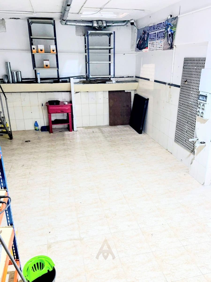 Comercial para arrendar em Sant Vicenc de Montalt - 1 000 € (Ref: 9590347)