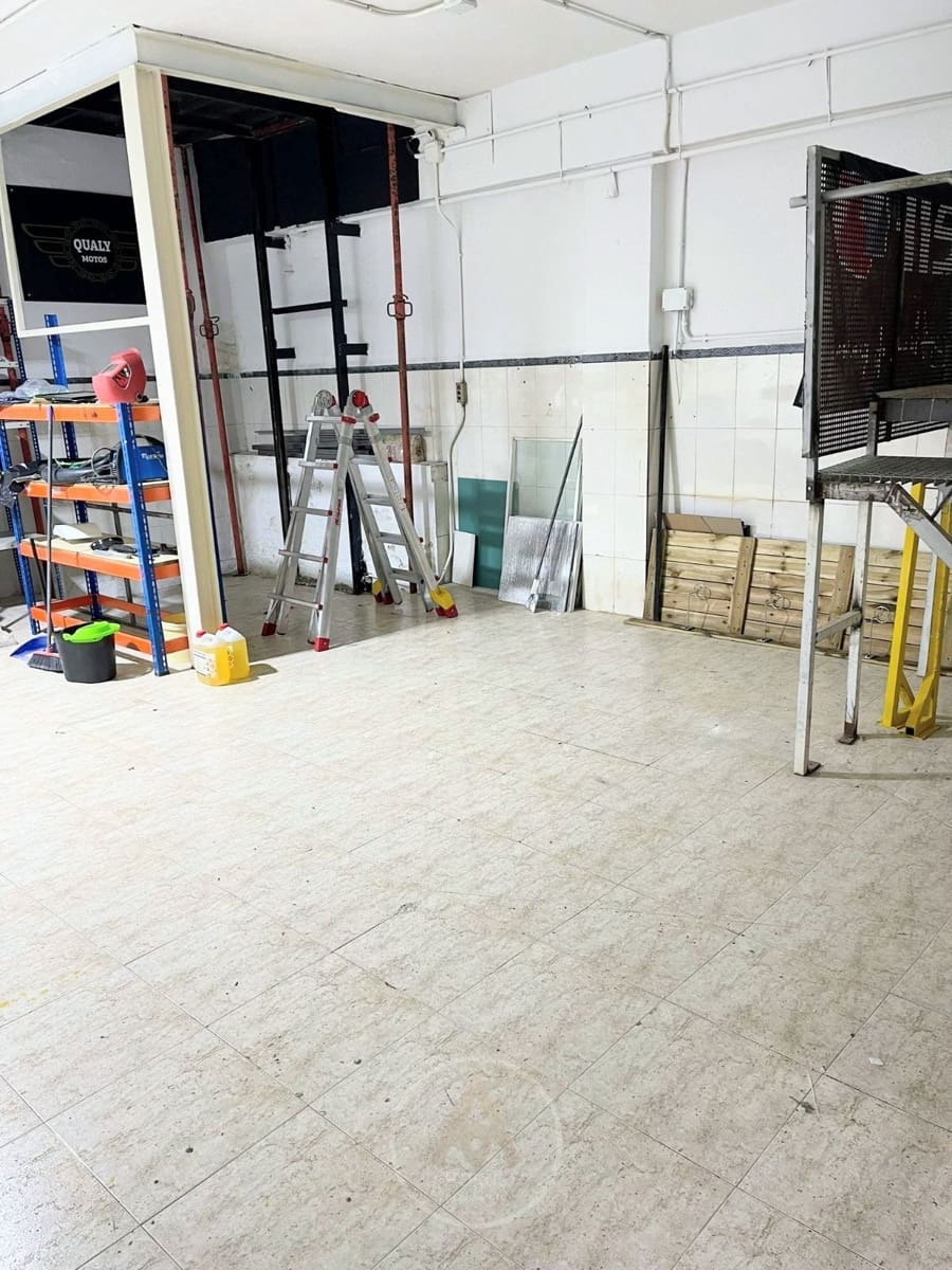 Comercial para arrendar em Sant Vicenc de Montalt - 1 000 € (Ref: 9590347)