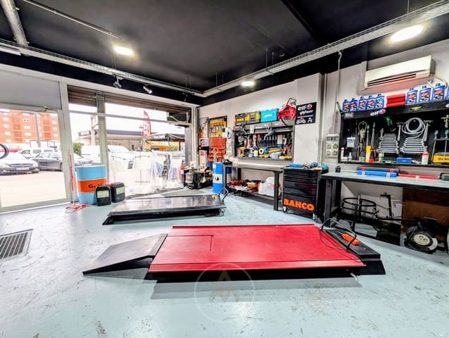 Comercial para arrendar em Sant Vicenç de Montalt - 1 000 € (Ref: 9590347)