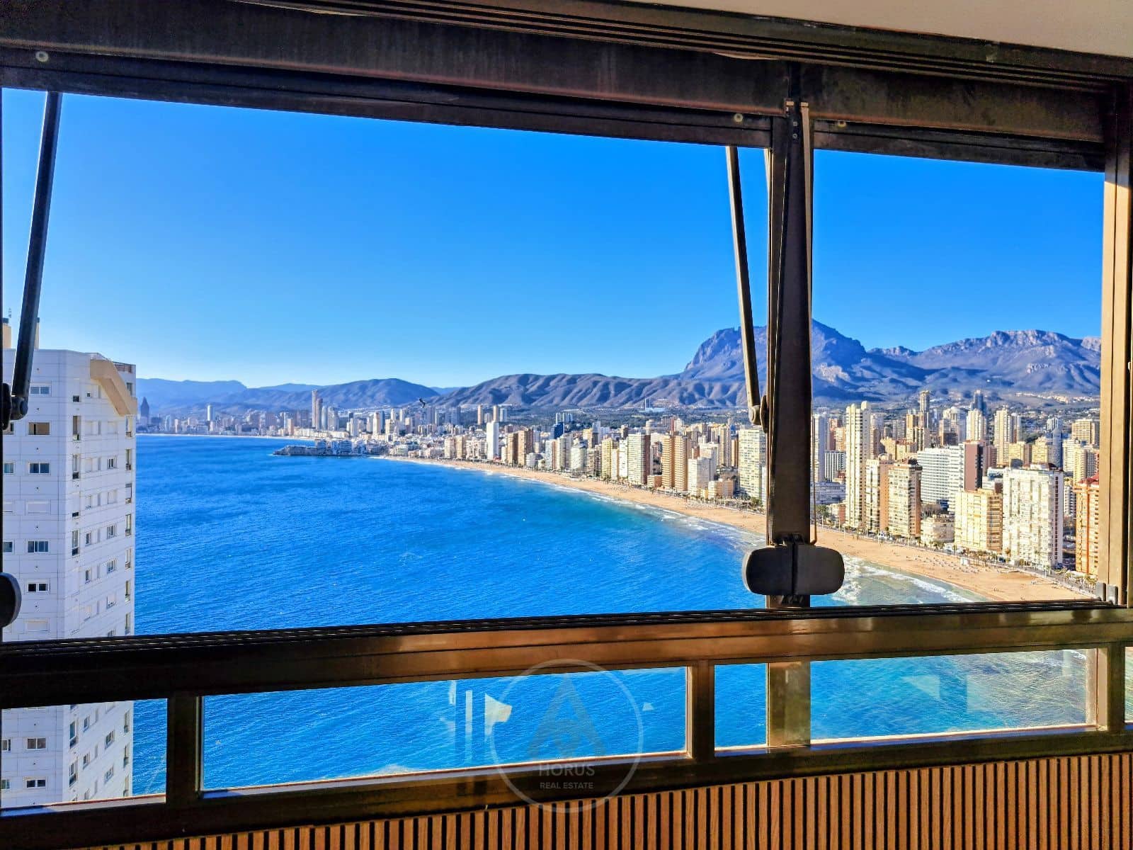 1 makuuhuone Asunto vuokrattavana paikassa Benidorm mukana uima-altaan 
autotalli - 1 200 € (Ref: 9631432)