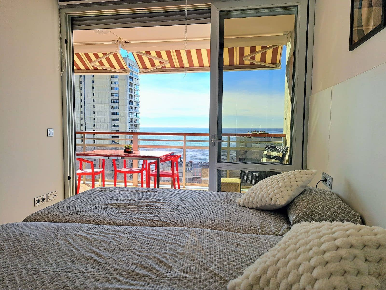 2 bedroom Flat for rent in Benidorm with pool garage - € 1,700 (Ref: 9631433)