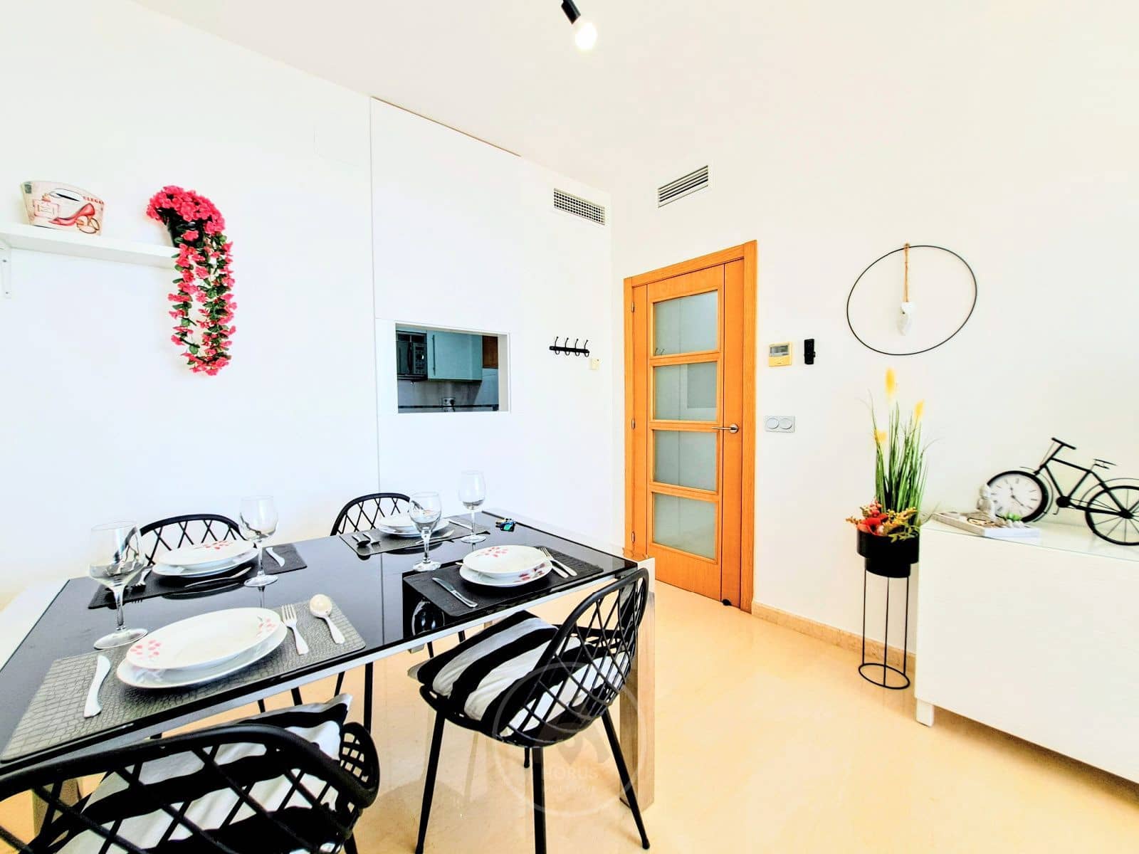 1 slaapkamer Penthouse te huur in Benidorm met zwembad - € 1.350 (Ref: 9631434)