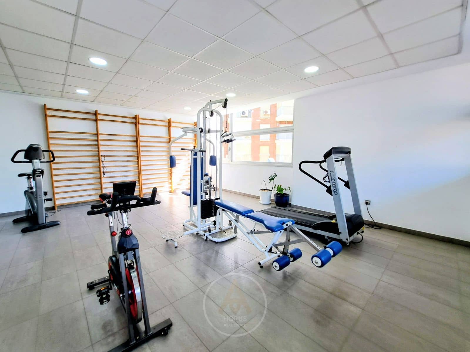 1 slaapkamer Penthouse te huur in Benidorm met zwembad - € 1.350 (Ref: 9631434)