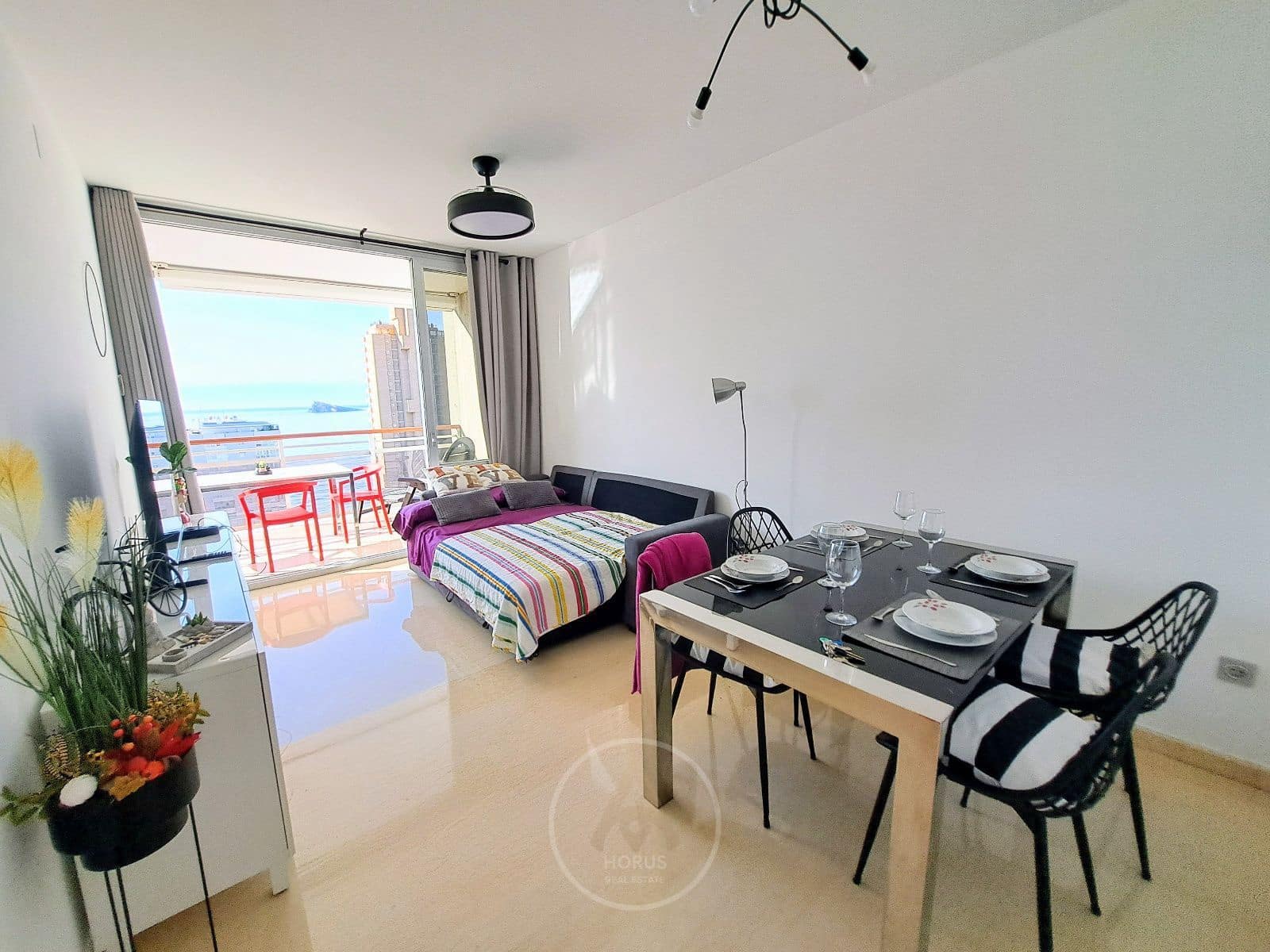 1 slaapkamer Penthouse te huur in Benidorm met zwembad - € 1.350 (Ref: 9631434)