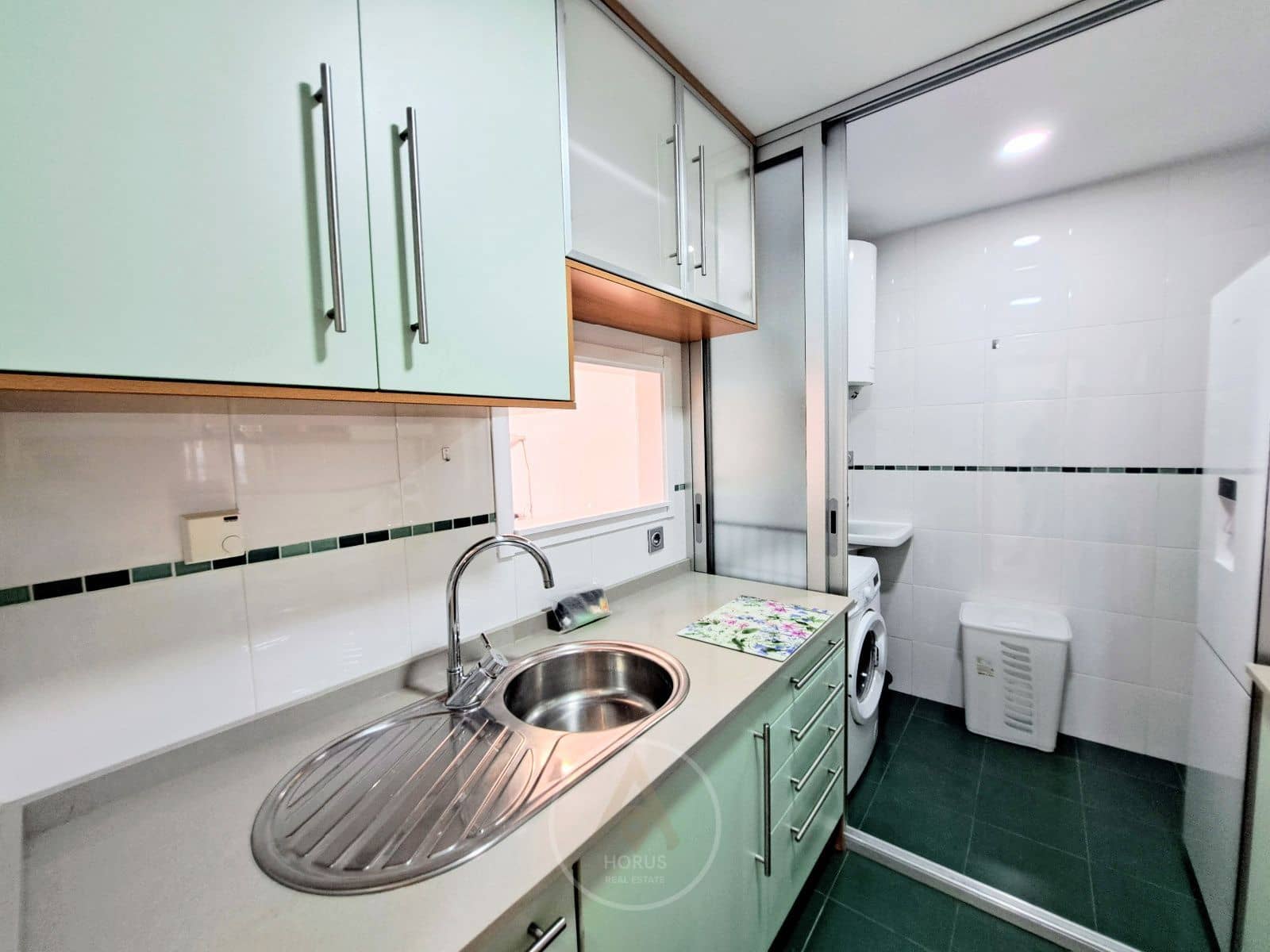 1 slaapkamer Penthouse te huur in Benidorm met zwembad - € 1.350 (Ref: 9631434)