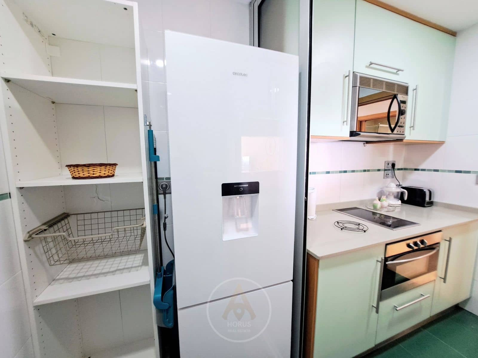 1 slaapkamer Penthouse te huur in Benidorm met zwembad - € 1.350 (Ref: 9631434)