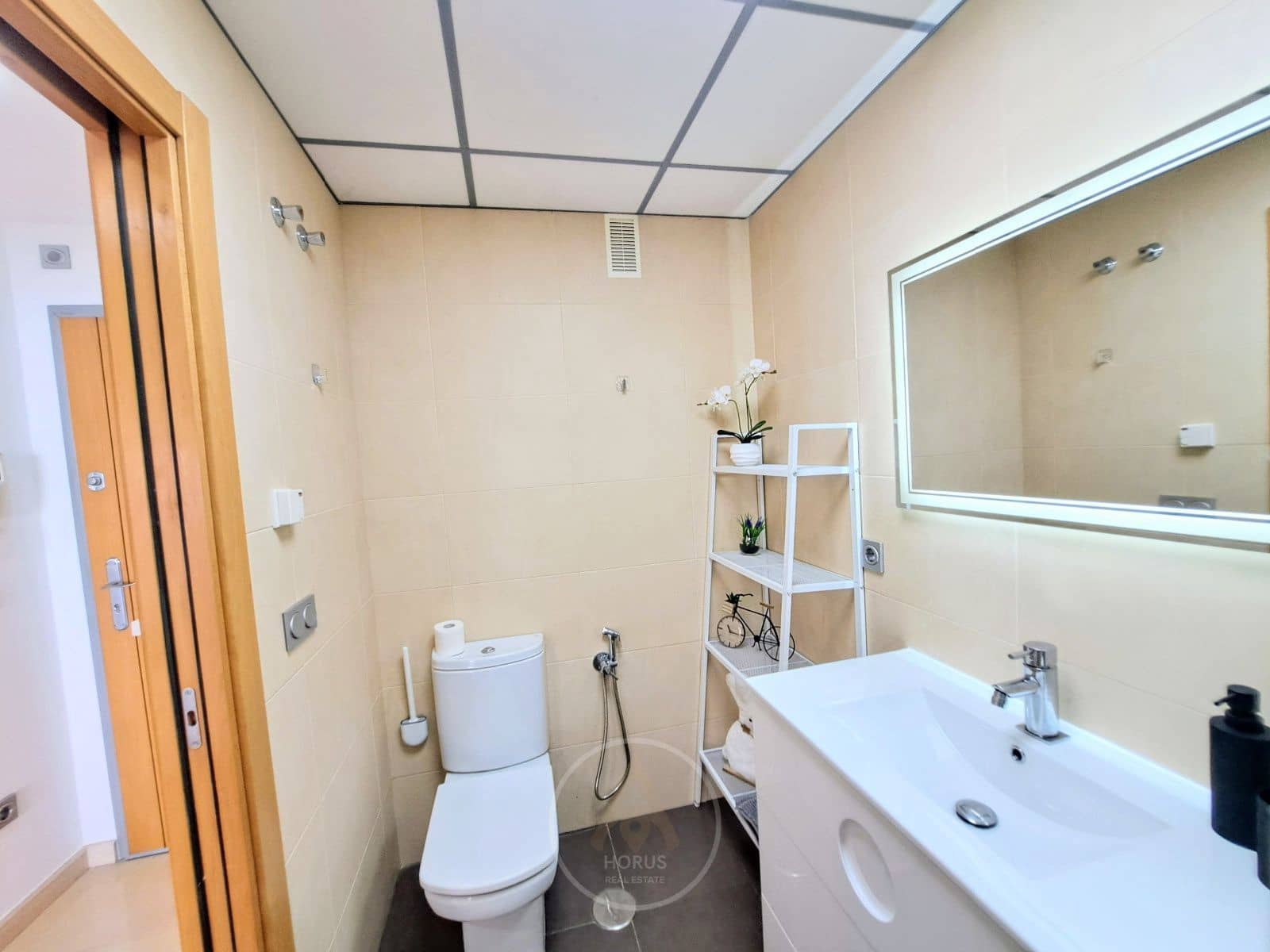 1 slaapkamer Penthouse te huur in Benidorm met zwembad - € 1.350 (Ref: 9631434)