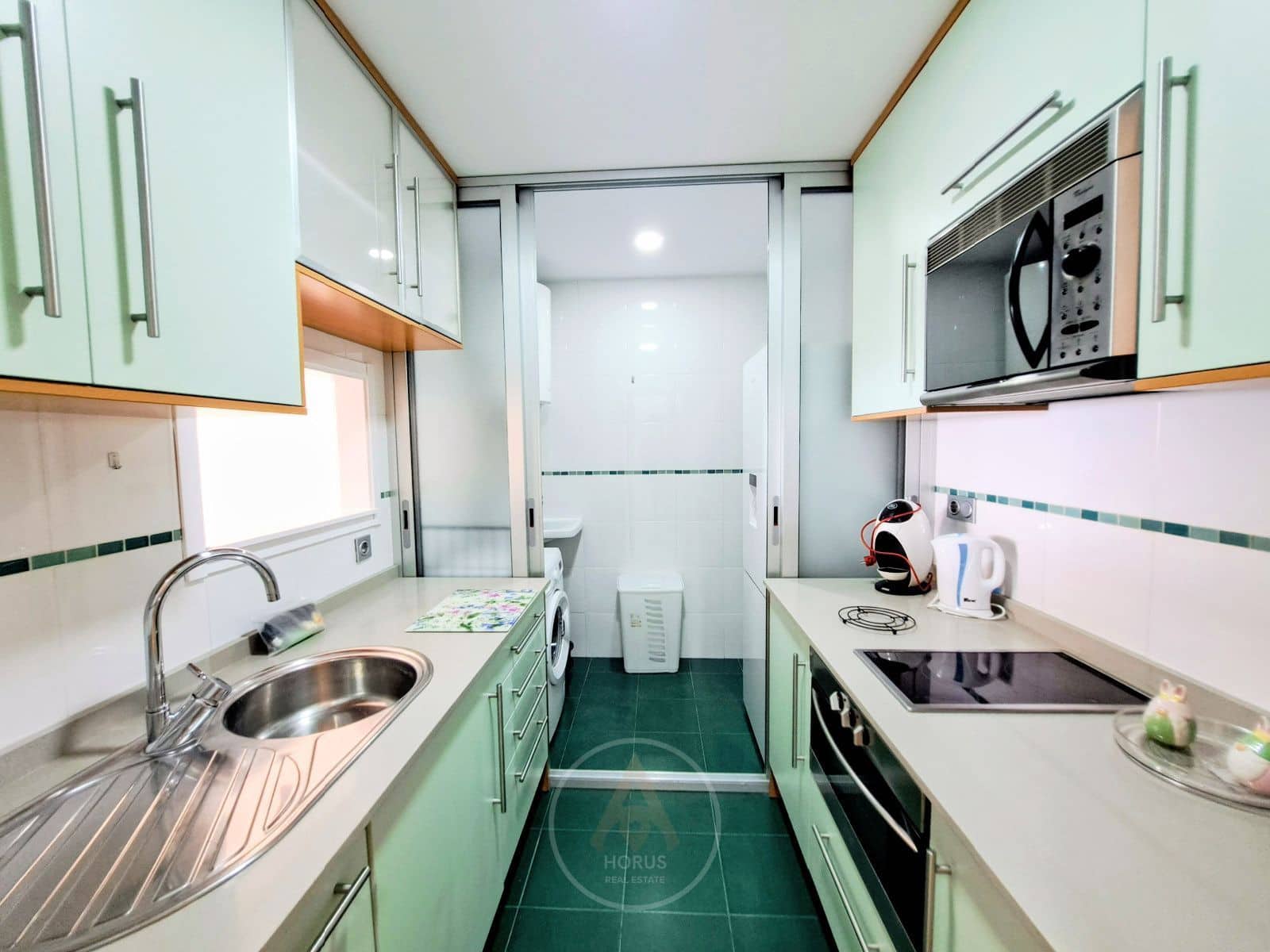 1 slaapkamer Penthouse te huur in Benidorm met zwembad - € 1.350 (Ref: 9631434)