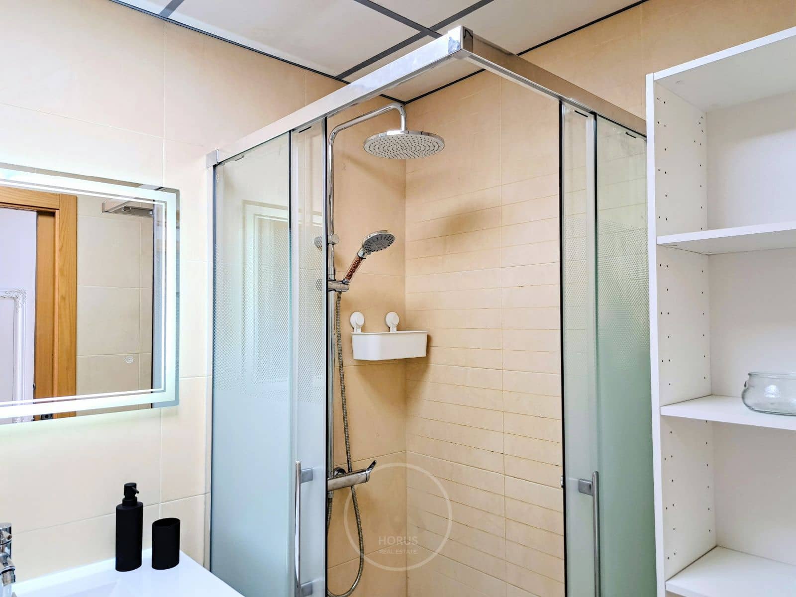 1 slaapkamer Penthouse te huur in Benidorm met zwembad - € 1.350 (Ref: 9631434)