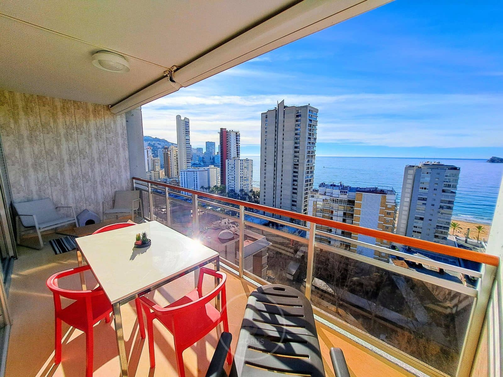 1 slaapkamer Penthouse te huur in Benidorm met zwembad - € 1.350 (Ref: 9631434)