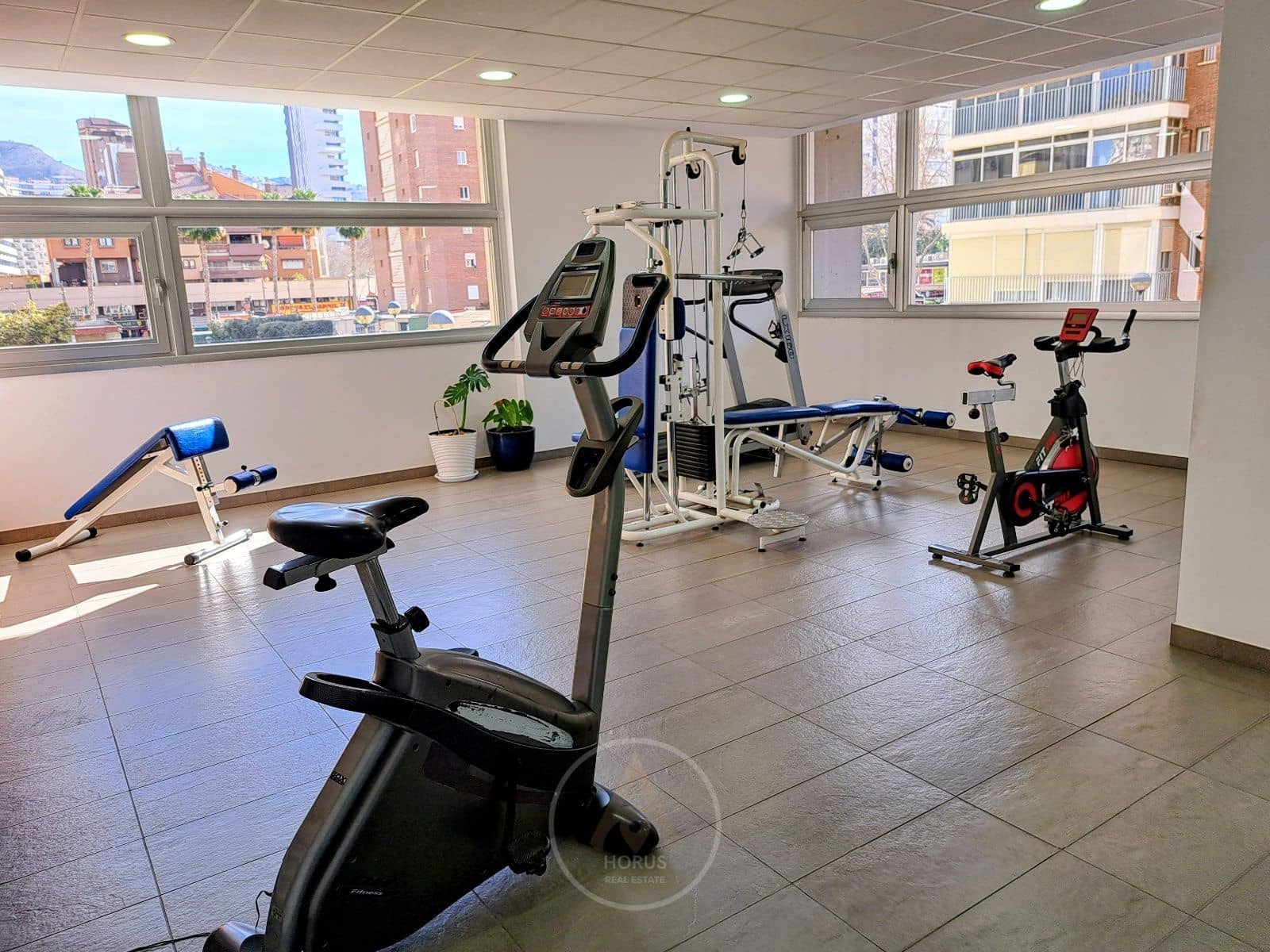 1 slaapkamer Penthouse te huur in Benidorm met zwembad - € 1.350 (Ref: 9631434)