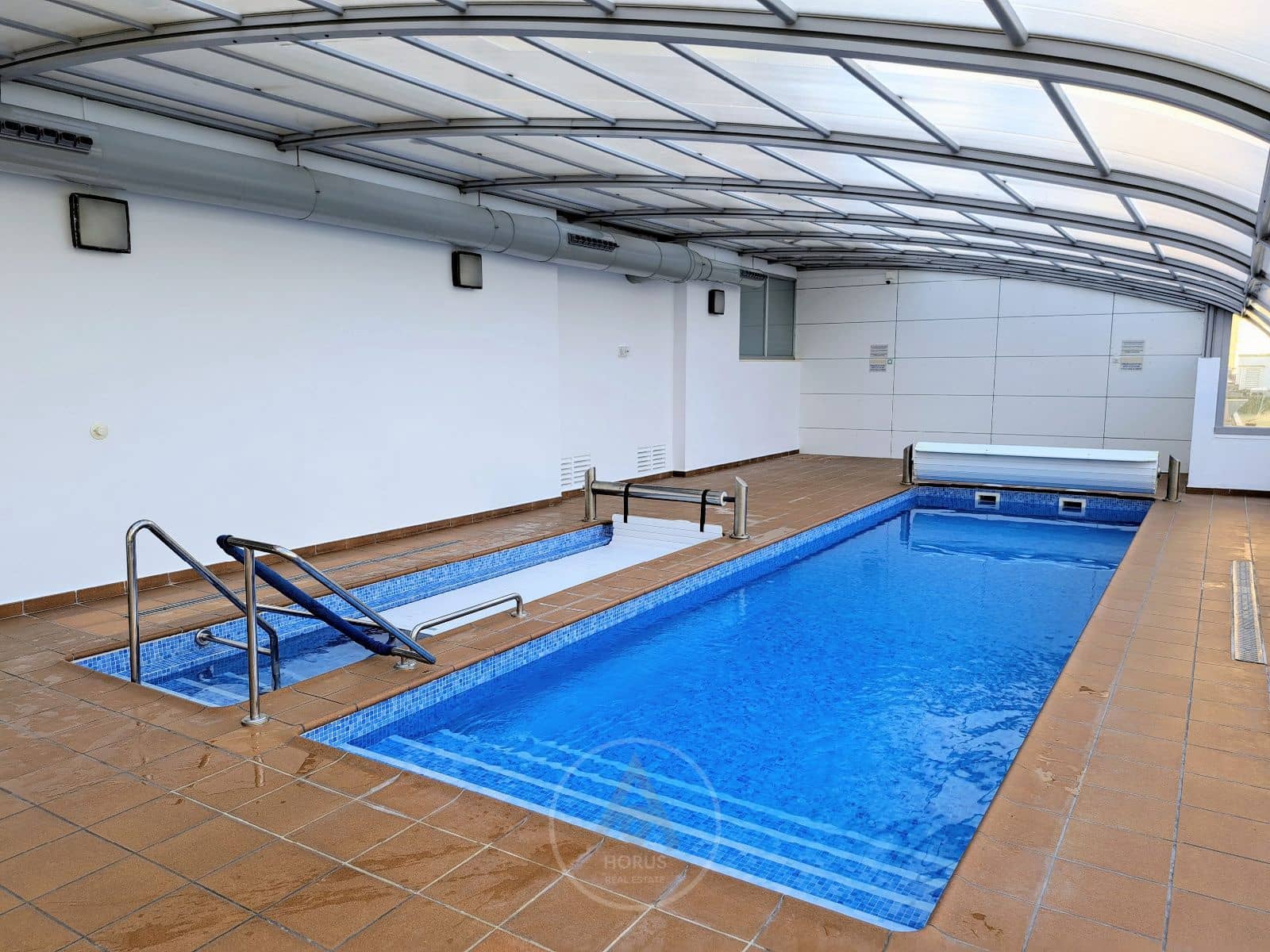 1 slaapkamer Penthouse te huur in Benidorm met zwembad - € 1.350 (Ref: 9631434)