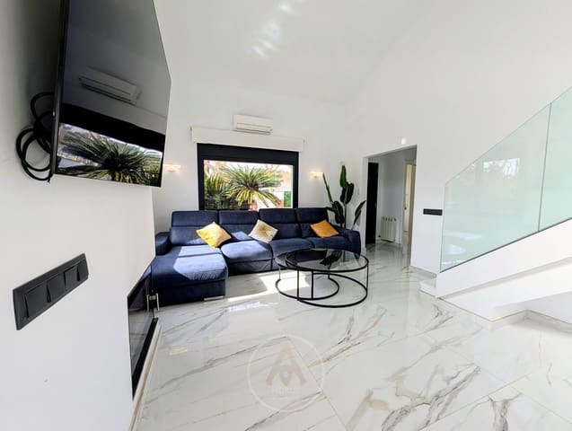 5 slaapkamer Villa te koop in Canet de Mar met zwembad garage - € 875.000 (Ref: 9638907)