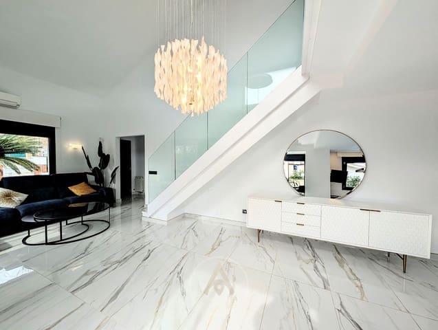 5 slaapkamer Villa te koop in Canet de Mar met zwembad garage - € 875.000 (Ref: 9638907)