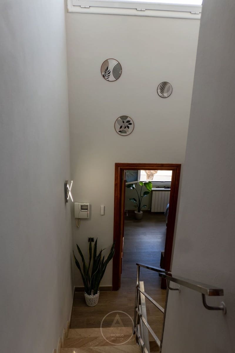 3 bedroom Villa for sale in Barcelona city with garage - € 470,000 (Ref: 9713461)