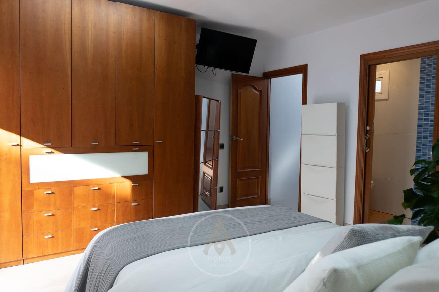 3 bedroom Villa for sale in Barcelona city with garage - € 470,000 (Ref: 9713461)