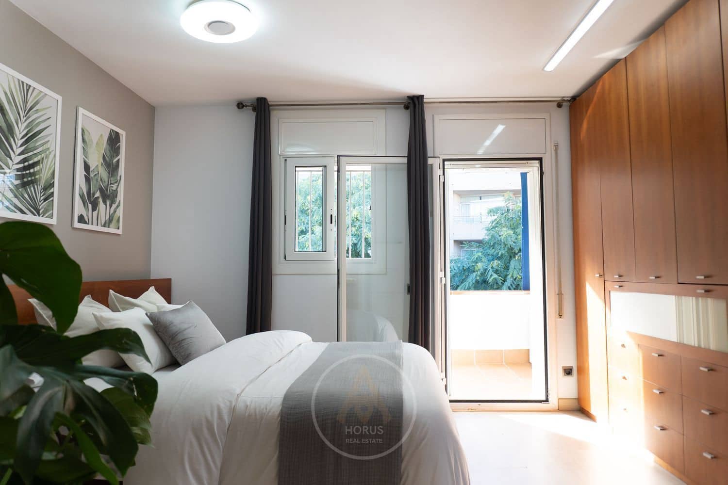 3 bedroom Villa for sale in Barcelona city with garage - € 470,000 (Ref: 9713461)