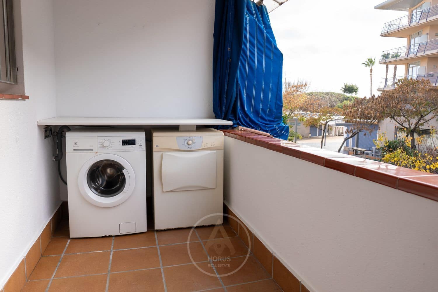 3 bedroom Villa for sale in Barcelona city with garage - € 470,000 (Ref: 9713461)