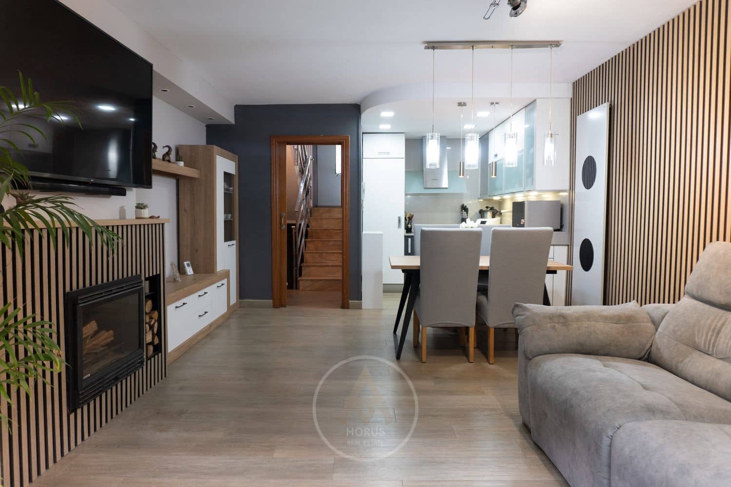 3 bedroom Villa for sale in Barcelona city with garage - € 470,000 (Ref: 9713461)