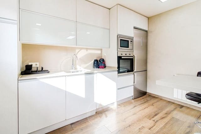 5 makuuhuone Huvila myytävänä paikassa Alella mukana uima-altaan - 629 000 € (Ref: 9713462)