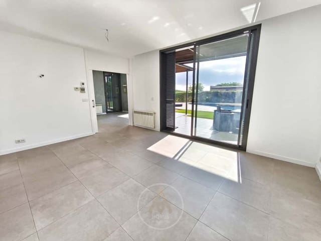 4 slaapkamer Villa te koop in Sant Vicenç de Montalt met zwembad garage - € 925.000 (Ref: 9713863)