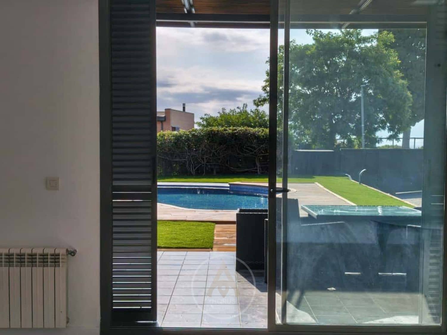 4 makuuhuone Huvila myytävänä paikassa Sant Vicenc de Montalt mukana uima-altaan 
autotalli - 925 000 € (Ref: 9713863)