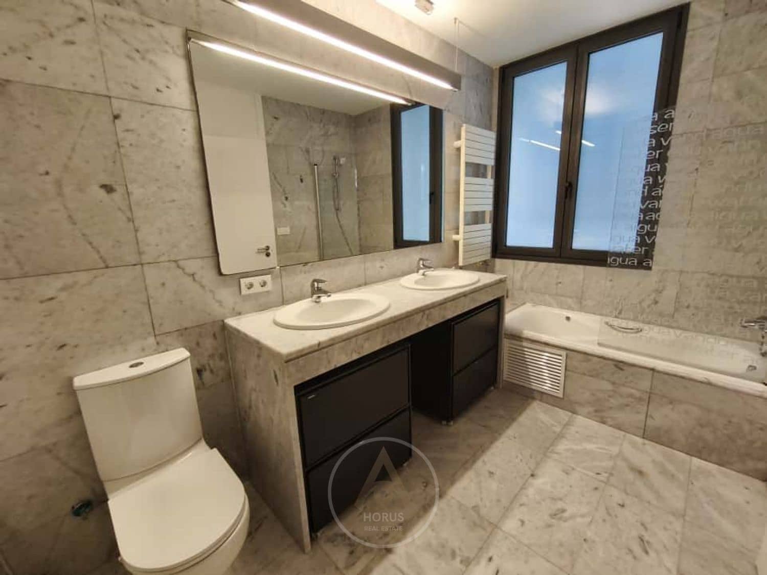 4 makuuhuone Huvila myytävänä paikassa Sant Vicenc de Montalt mukana uima-altaan 
autotalli - 925 000 € (Ref: 9713863)