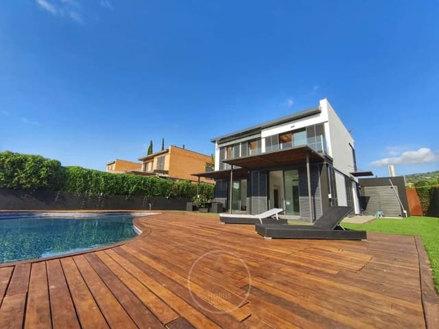 4 slaapkamer Villa te koop in Sant Vicenç de Montalt met zwembad garage - € 925.000 (Ref: 9713863)