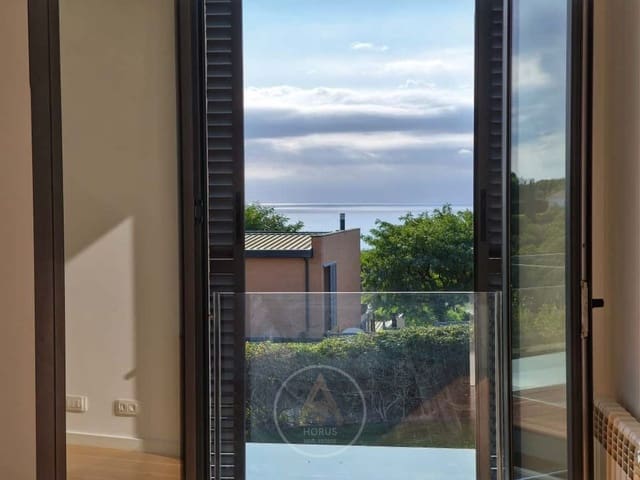 4 slaapkamer Villa te koop in Sant Vicenç de Montalt met zwembad garage - € 925.000 (Ref: 9713863)