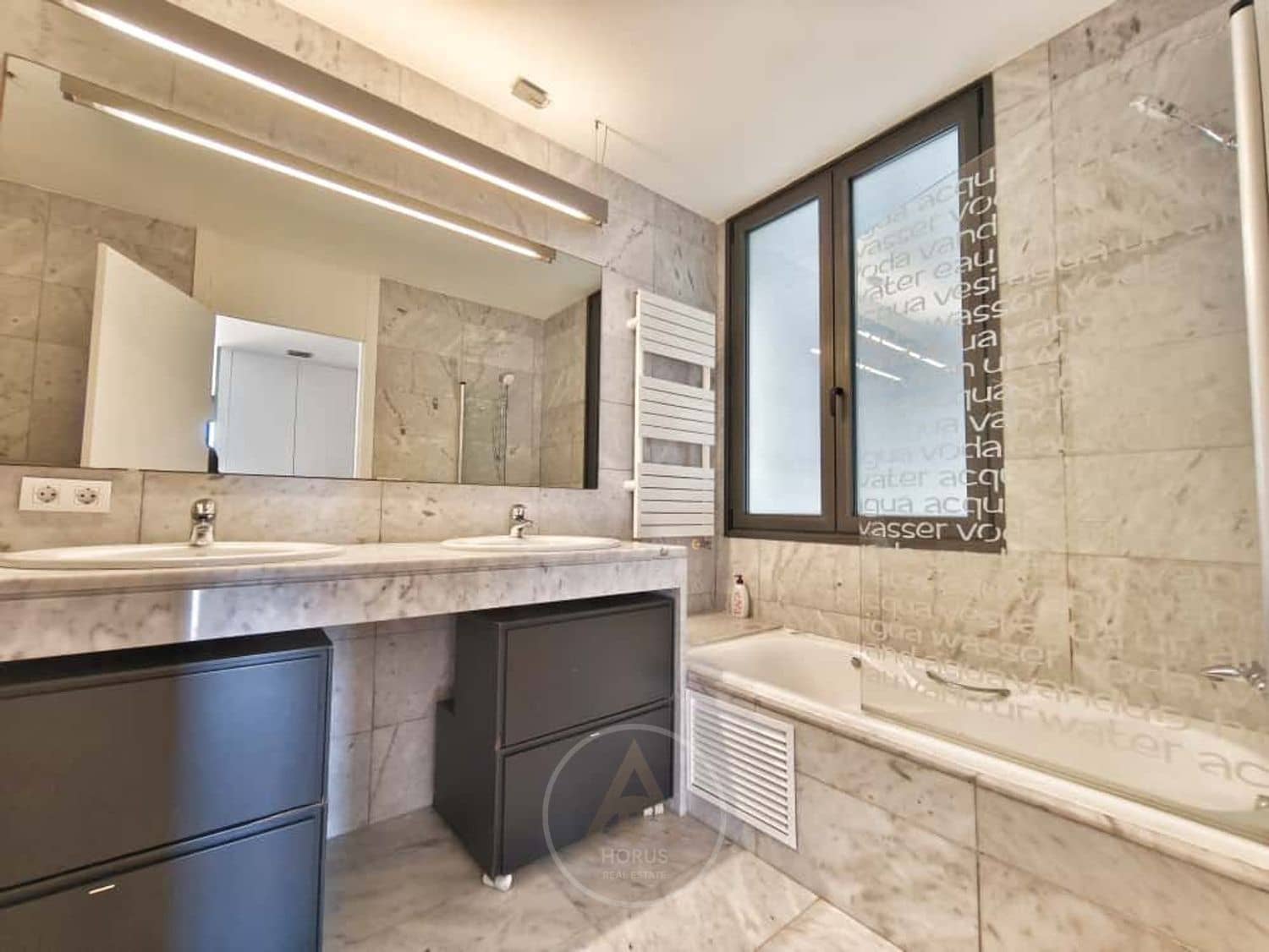 4 makuuhuone Huvila myytävänä paikassa Sant Vicenc de Montalt mukana uima-altaan 
autotalli - 925 000 € (Ref: 9713863)