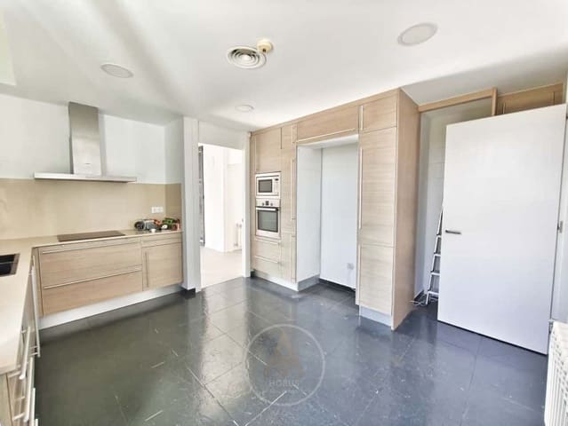 4 slaapkamer Villa te koop in Sant Vicenç de Montalt met zwembad garage - € 925.000 (Ref: 9713863)