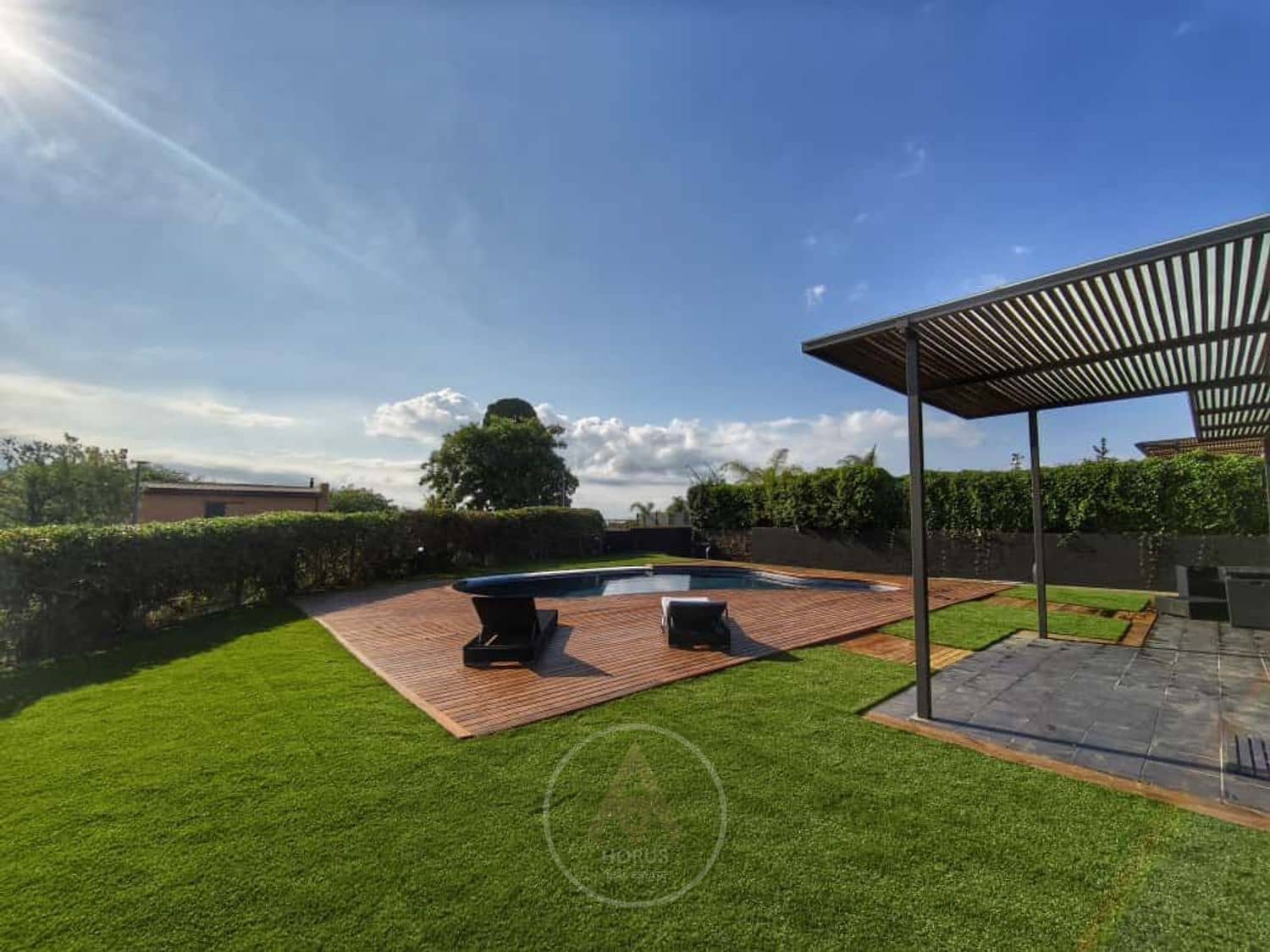 4 makuuhuone Huvila myytävänä paikassa Sant Vicenc de Montalt mukana uima-altaan 
autotalli - 925 000 € (Ref: 9713863)