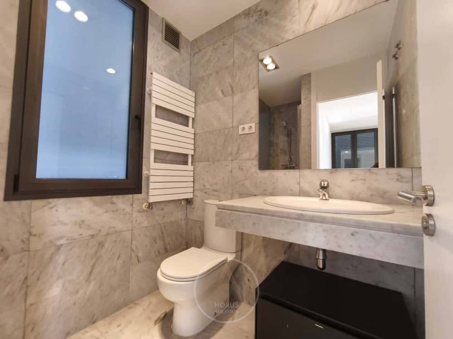 4 makuuhuone Huvila myytävänä paikassa Sant Vicenc de Montalt mukana uima-altaan 
autotalli - 925 000 € (Ref: 9713863)