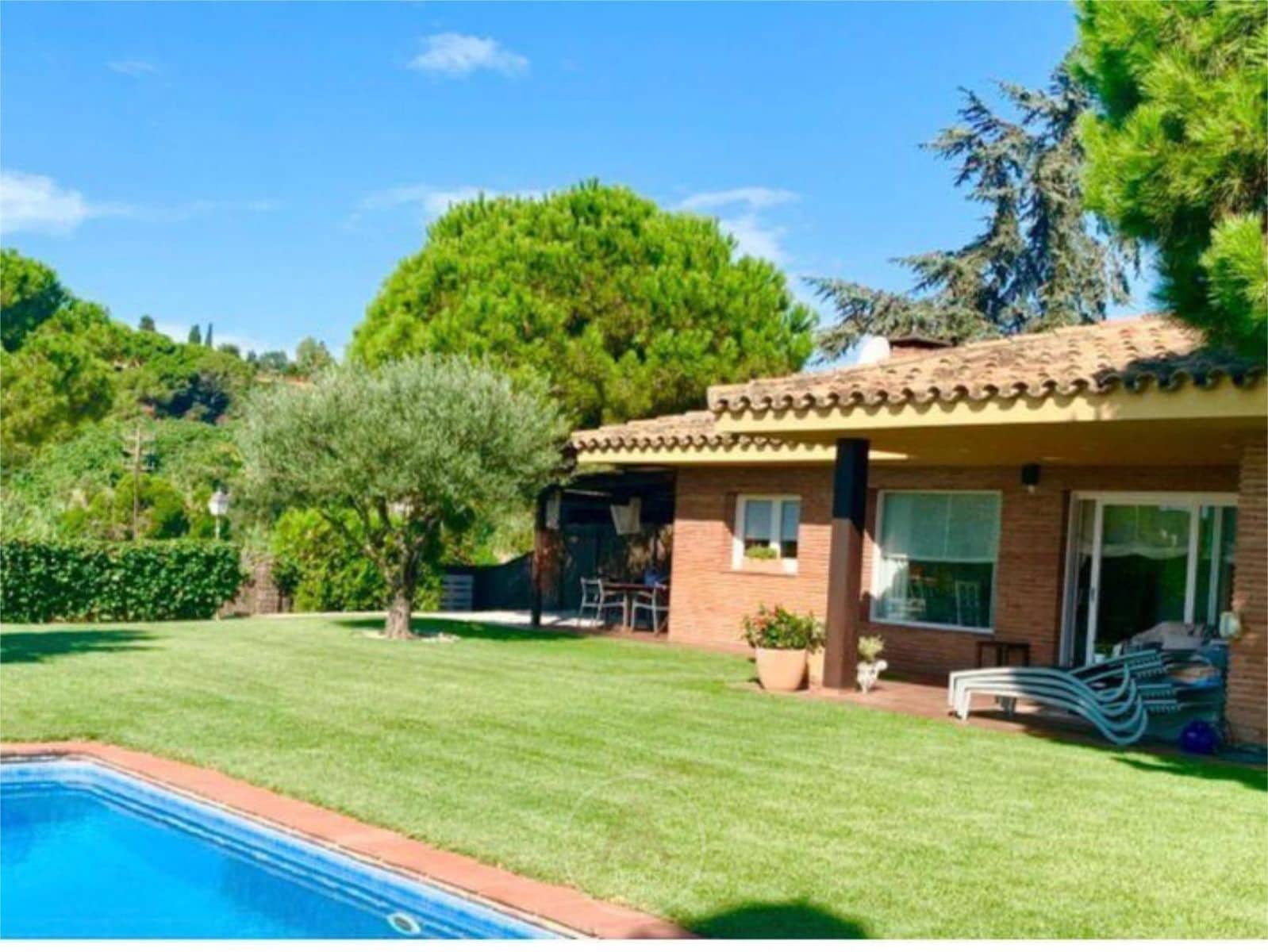 4 soveværelse Penthouse til salg i Sant Vicenc de Montalt med swimmingpool - € 1.100.000 (Ref: 9713864)