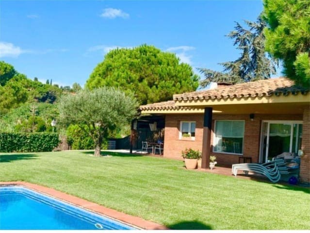 4 soveværelse Penthouse til salg i Sant Vicenç de Montalt med swimmingpool - € 1.100.000 (Ref: 9713864)