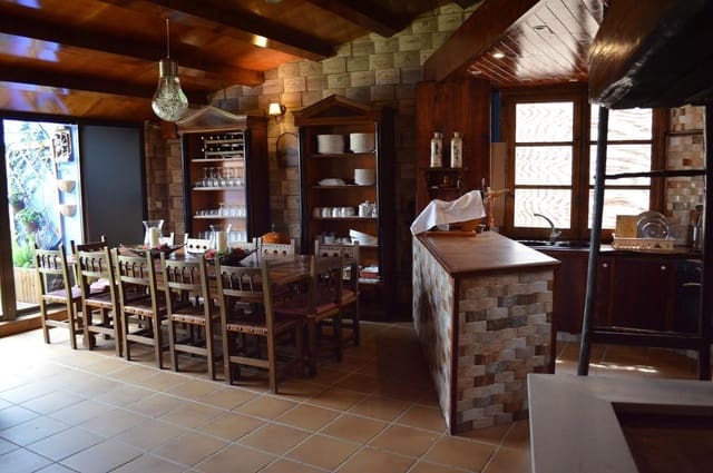 Finca/Casa Rural de 7 habitaciones en Albalate del Arzobispo en venta con garaje - 220.000 € (Ref: 9645704)